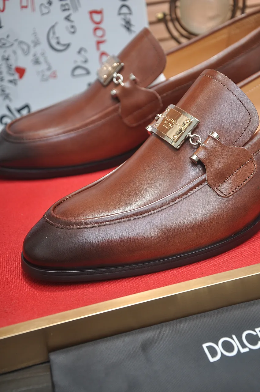 Men's men's shoes 💰500💶🌲 DG top 🔍🔍Men's new leather shoes 🚹 are on sale at the same time at the counter ⚠The uppers are imported cowhide from Italy, the entire imported cowhide lining, imported accessories 💪💪, completely 1⃣️ vs 1⃣️ replica 🇮 🇹💪💪, ⚠Sole: The original sole is specially provided by the original factory, the exclusive movable molded sole is super comfortable, ⚠The original factory follows the order, 🔍🔍high quality, you can enter and exit the counter at will, welcome to compare ⚠Size: 38-44 (45 customized)